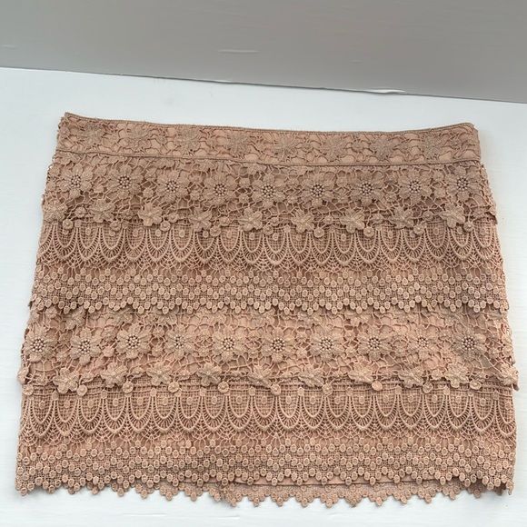 American Eagle Outfitters Tiered Crochet Blush Pink lined skirt Size 12 - Picture 1 of 8